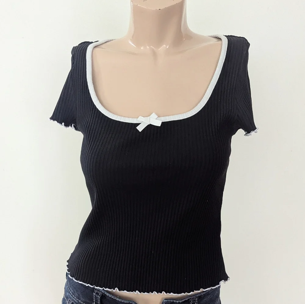 H&M Black Ribbed Top with White Trim , large fit medium - Picture 2 of 7
